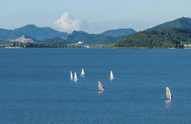 揭秘台湾附近海域神秘物体的浮现：海底的新生秘密？